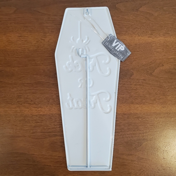 NWT Trick or Treat Metal Coffin Shaped Sign with Stand - Picture 3 of 6